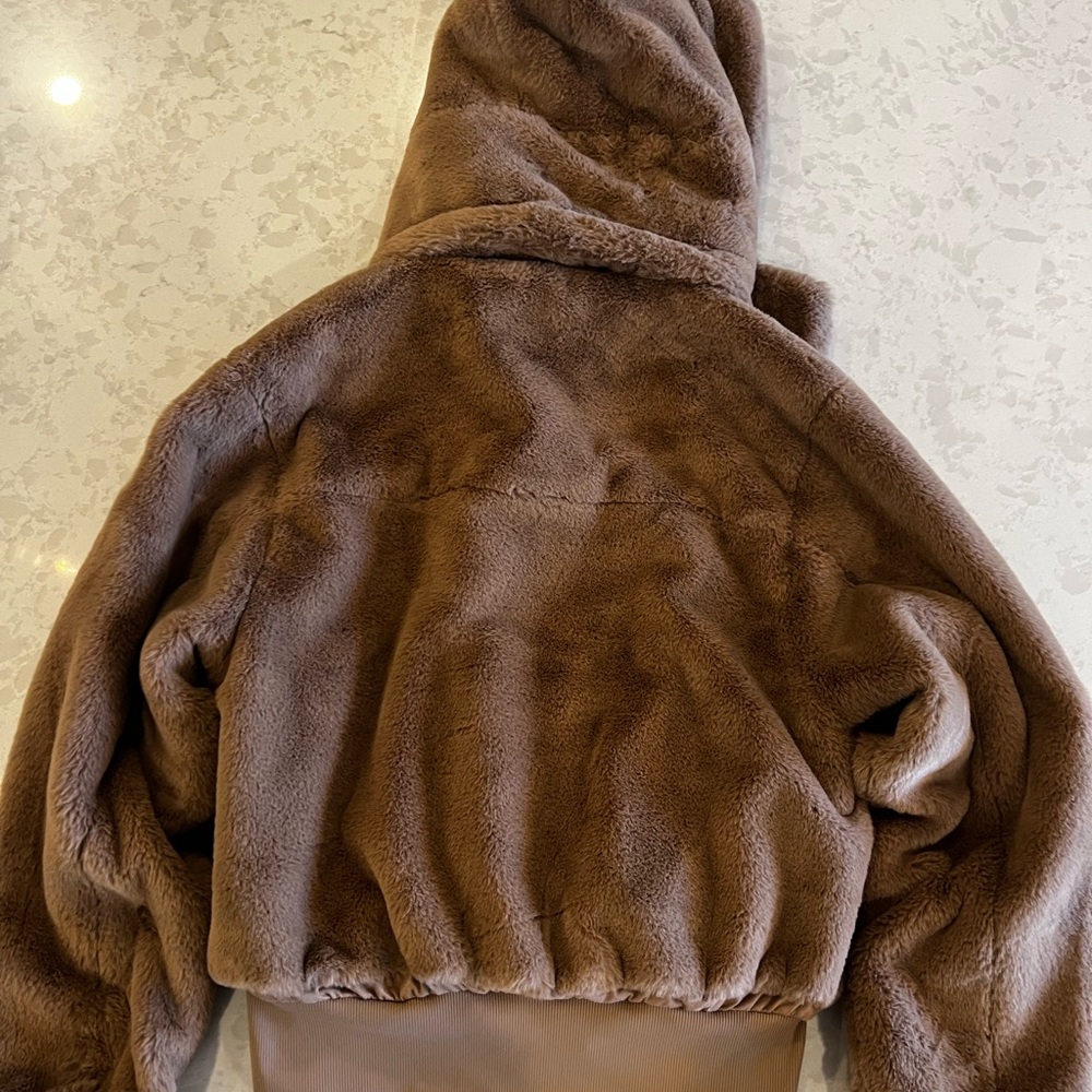 ALO Yoga Tan Foxy Fur Jacket - Picture 4 of 6